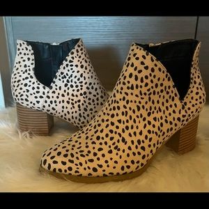 SHORT BOOT NEVER BEEN WORN SIZE 5.5